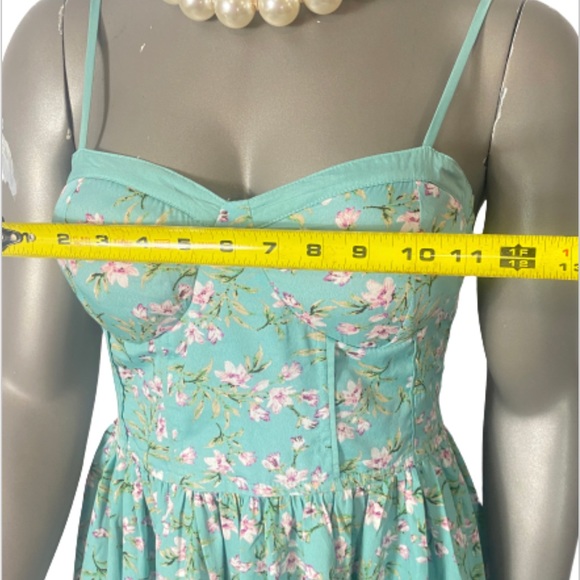 Beautiful Floral Mini Dress - Picture 3 of 4